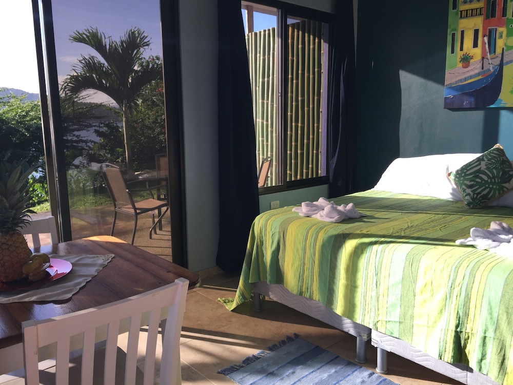 BlueBay Bugenvil Lake Lodge