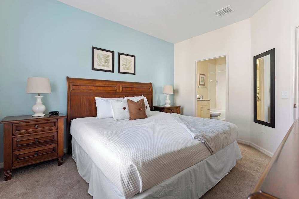 Welcoming 4 BR Sleeps 10 Guests