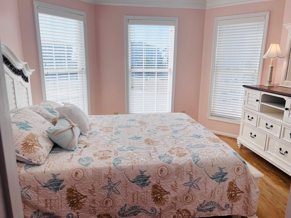 Victoria - 3 Br Home