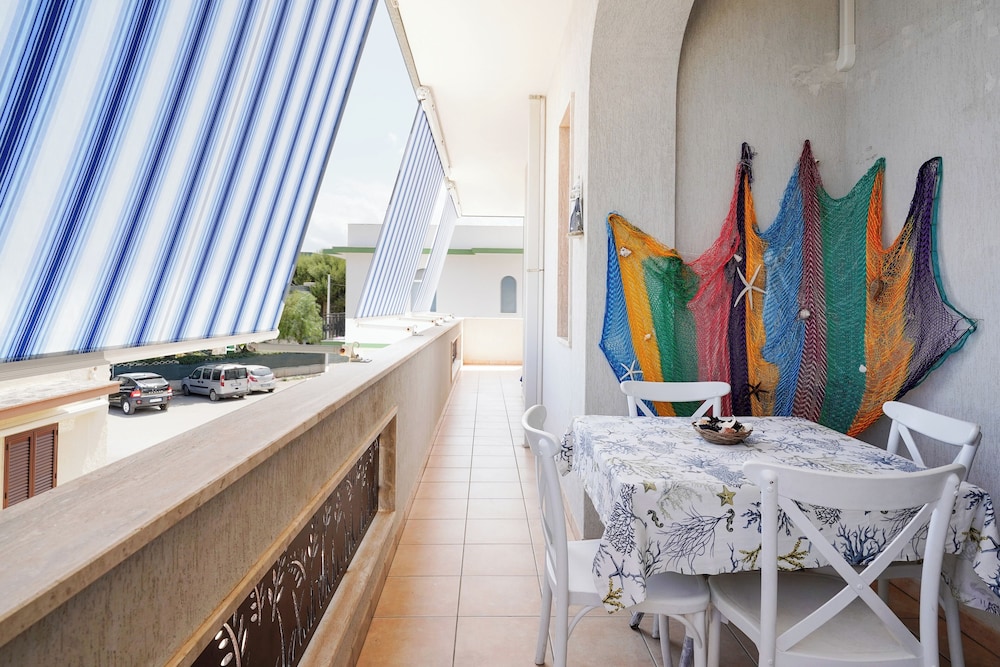 Appartamento a Torre Canne con balcone