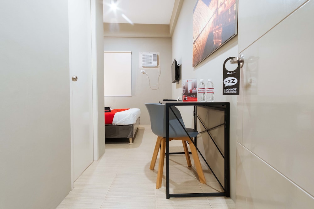 RedDoorz Plus near Osmena Highway 2 - Quarantine Hotel view 2