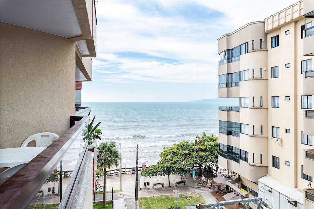 Apt Foot in the Sand sea View in Meia Praia Evb308