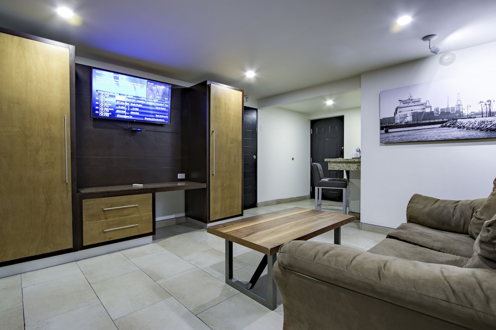 Ensenada Vacations - Hotel La Pinta - Property Image 5