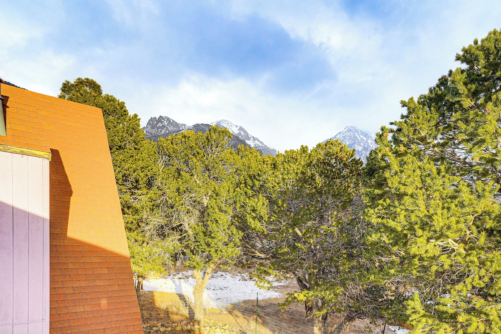 Near Hiking: Tranquil Crestone Studio w/ Deck!