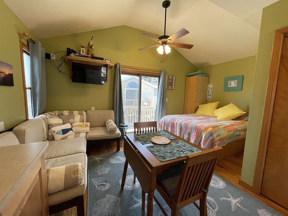 19 Oceans Door West Studio Bedroom Condo by RedAwning view 3