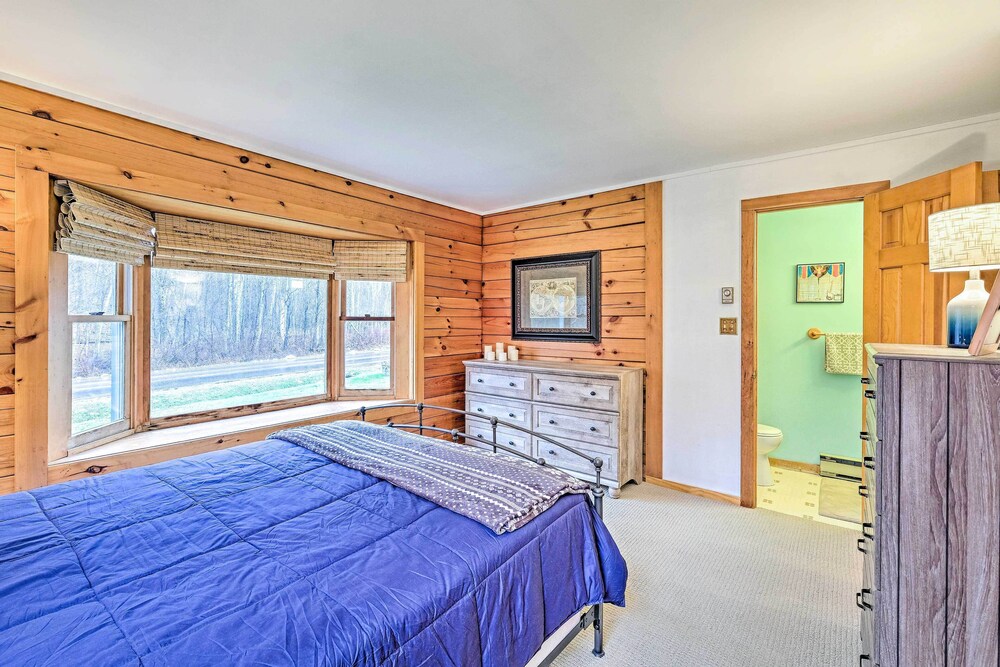 High Peak Heaven: Cozy Log Cabin on 1 Acre!