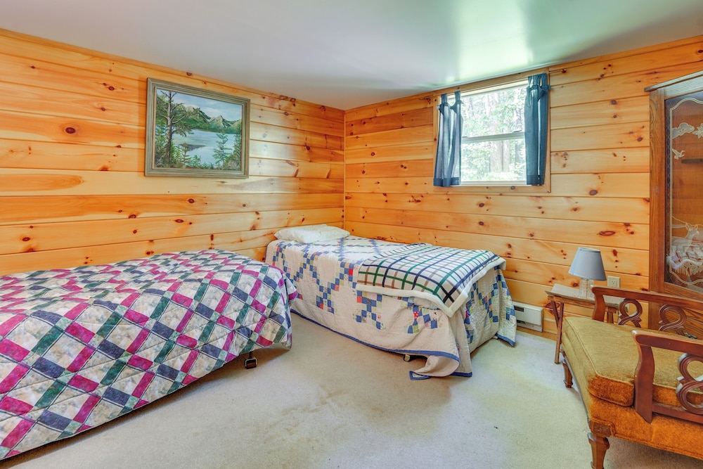 Cabin Comfort Near Psu! Fire Pit & On-site Trails