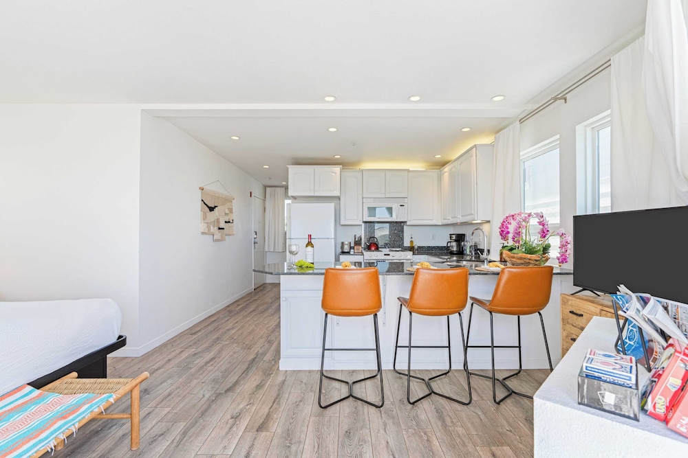 2 Coastal Studios at Cayucus Beach Access + Ocean Views