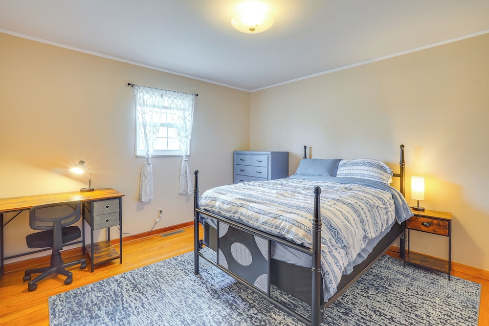 2 Mi to Town: Rustic East Tennessee Home!