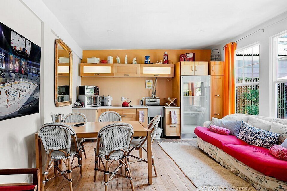 Petaluma Vacations - Metro Hotel and Cafe - Property Image 3