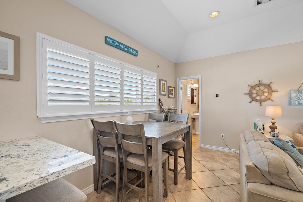 Purple Pelican Paradise by Ryson Vacation Rentals