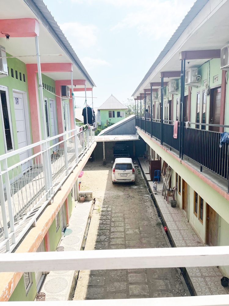 ZELLA KOST & HOMESTAY