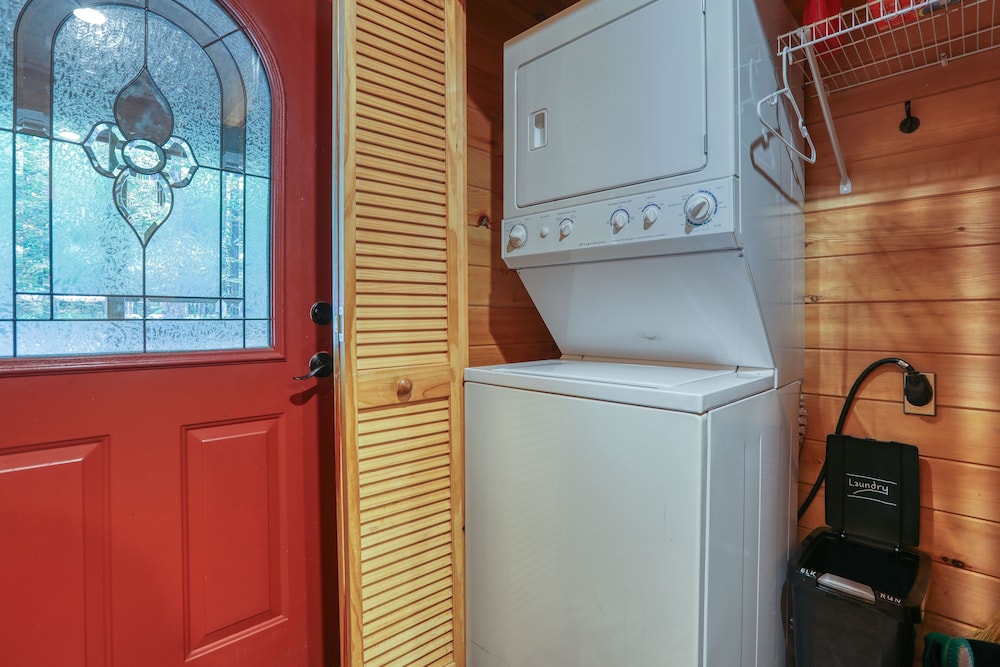 Elk Run On Cosby Creek - 2 Bedrooms, 2 Baths, Sleeps 7 Cabin by RedAwning