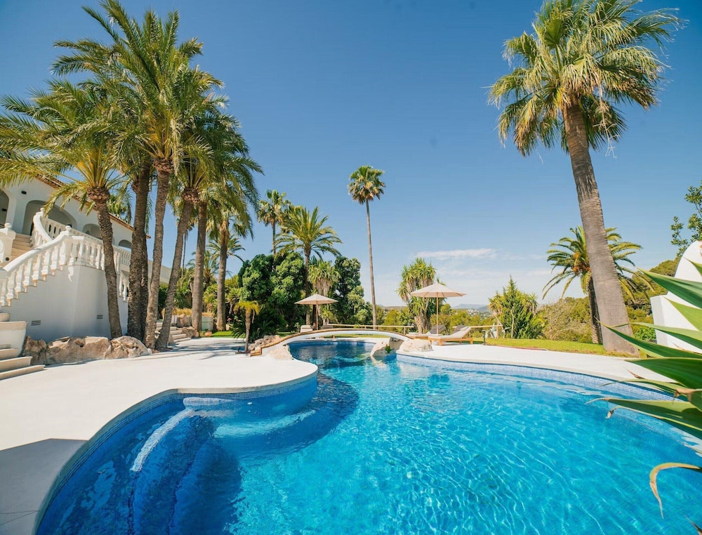 Superb Villa With Private Lagoon Pool