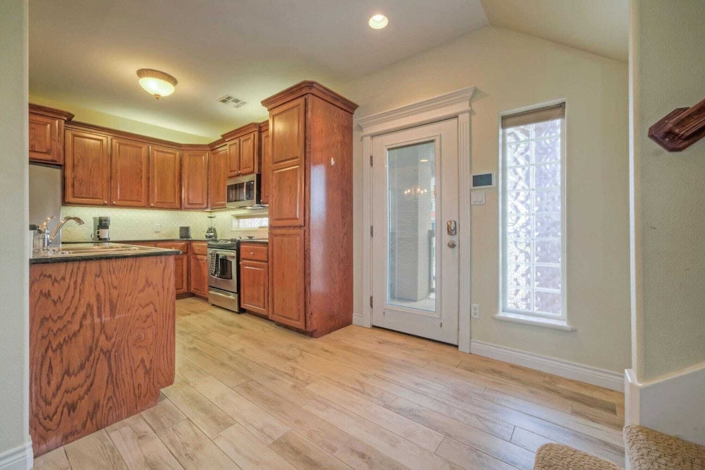 2 Homes, Sleeps 22 Steps to the Beach, Private Pool, Fire Pit, Balcony Views