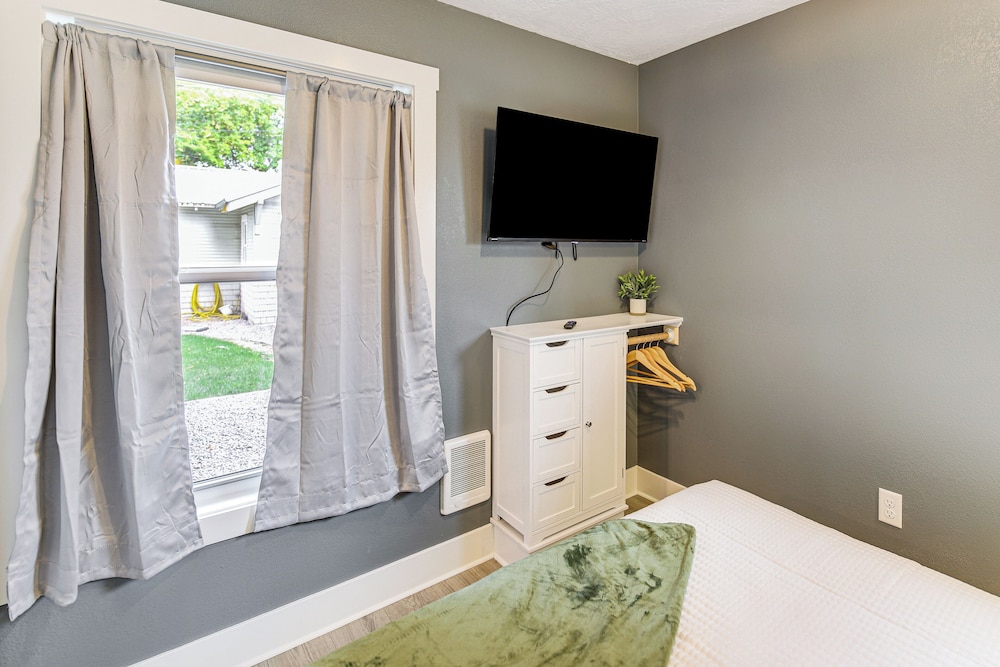Walk to Campus & Riverfront Park: Missoula Gem!