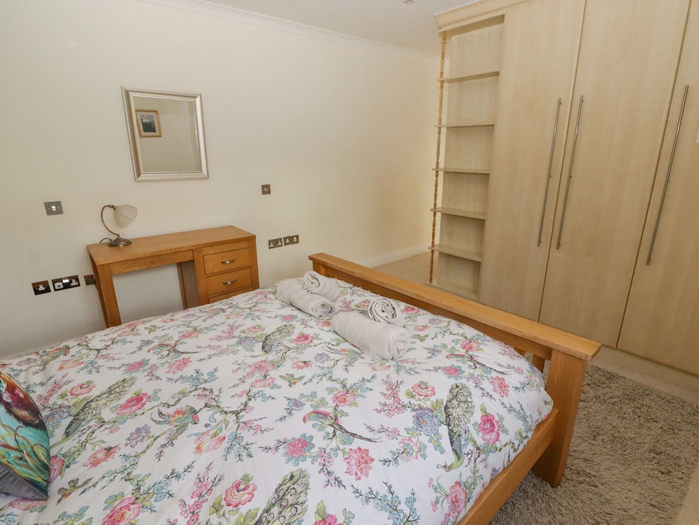 3 Strawberry Close