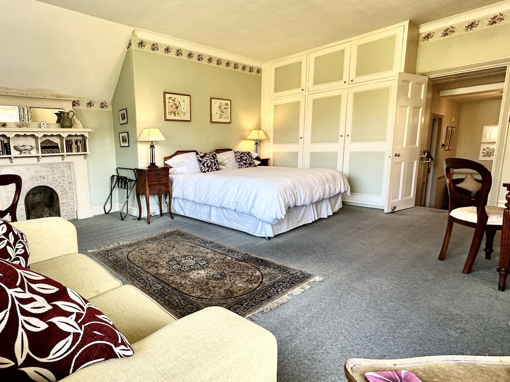 Taunton Vacations - Farthings Hotel and Restaurant - Property Image 2