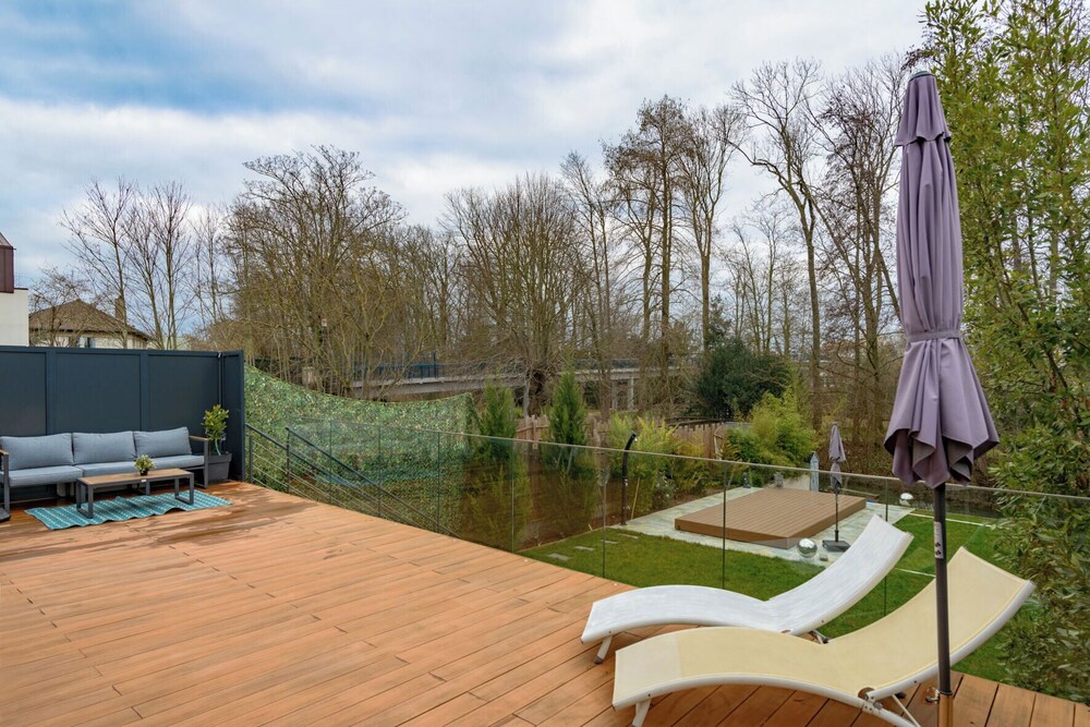 Paris Garden River residence