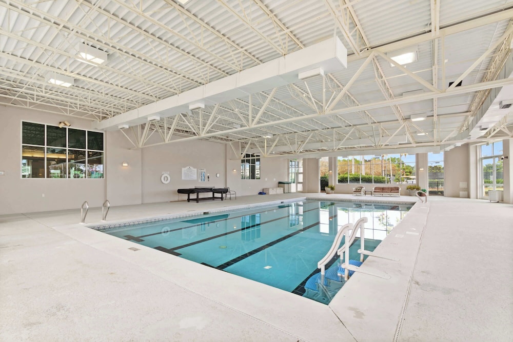 Luxury 3 Bed 3 Bath Resort Beaches Pool Golf