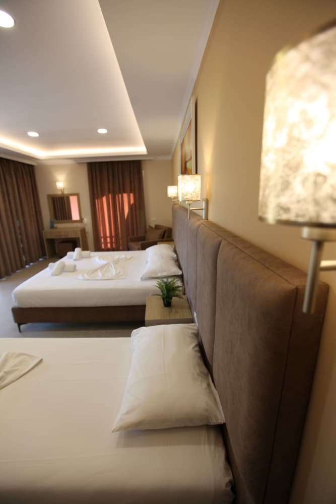 Karos Hotel Llaman