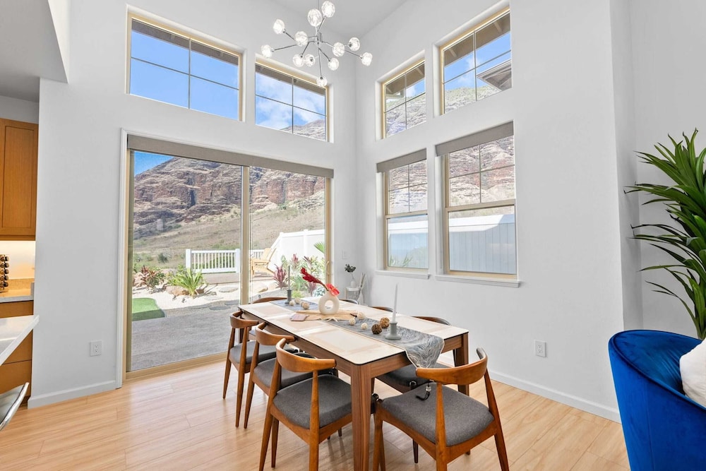Sleeps 16, 2 Homes Ocean Views, Shared Pool + Gym, Near the Beach Avantstay