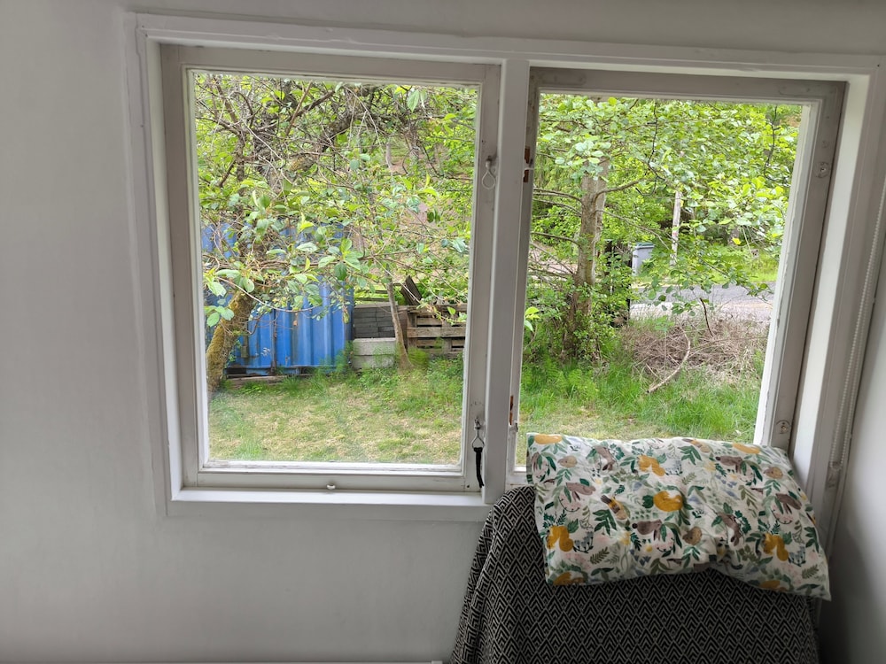 Cozy Tiny House Retreat in Stockholm Archipelago