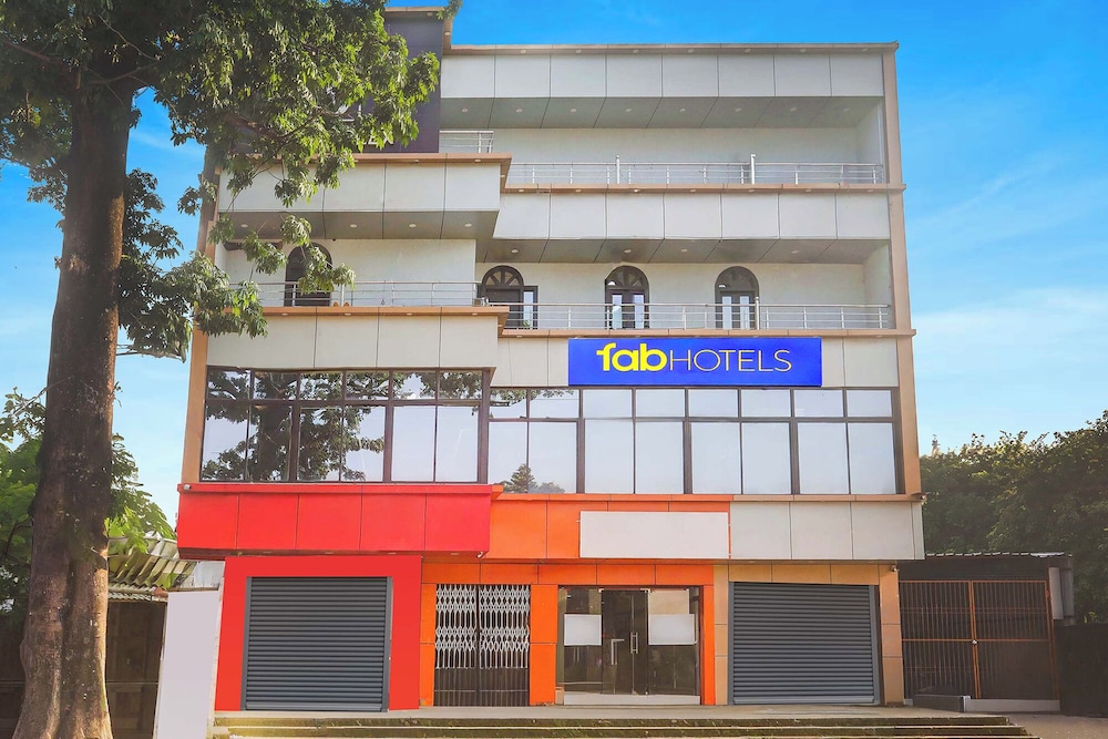 Fabhotel Avante Palace