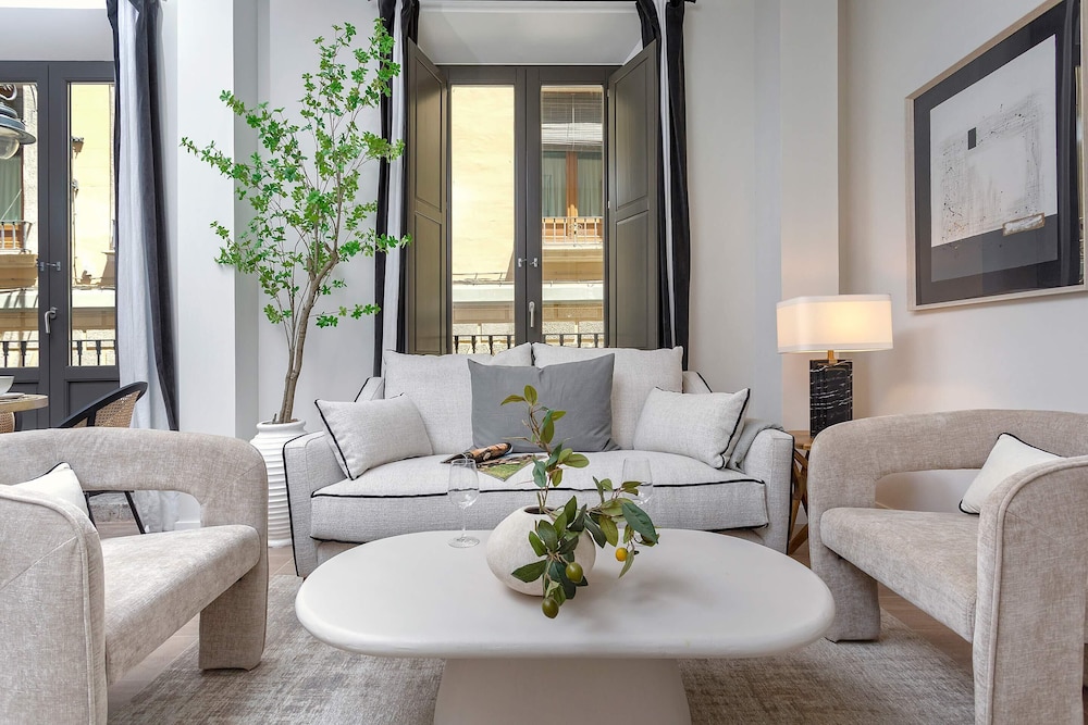 Exclusive 2-bedroom Near the Cathedral. San Matías I