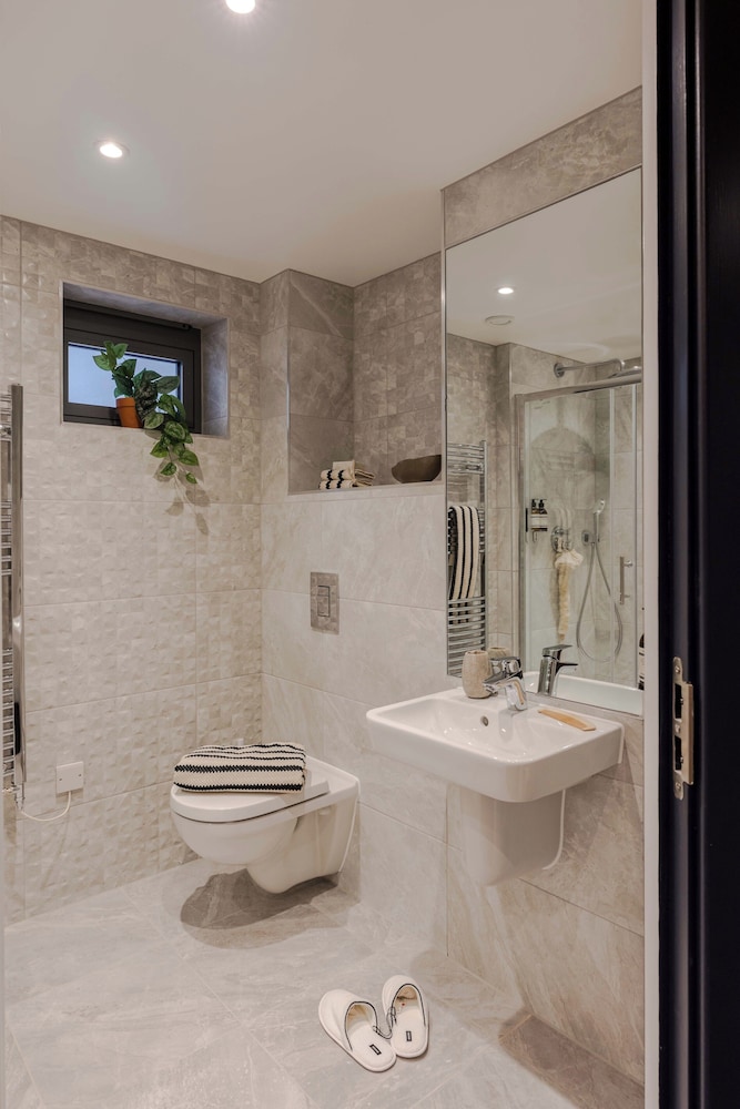Waterside Living I Luxe Apartments