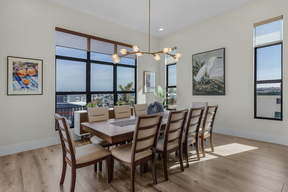 749 Paradise Pointe New Luxury Build 7 Bedroom Home