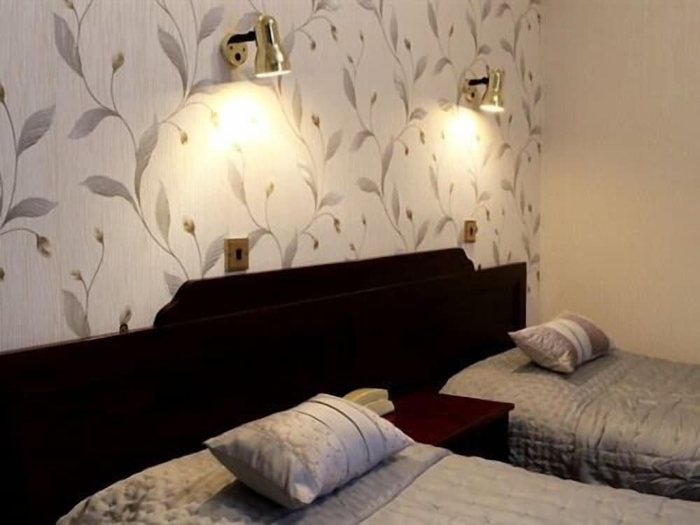 Plas Isa Hotel