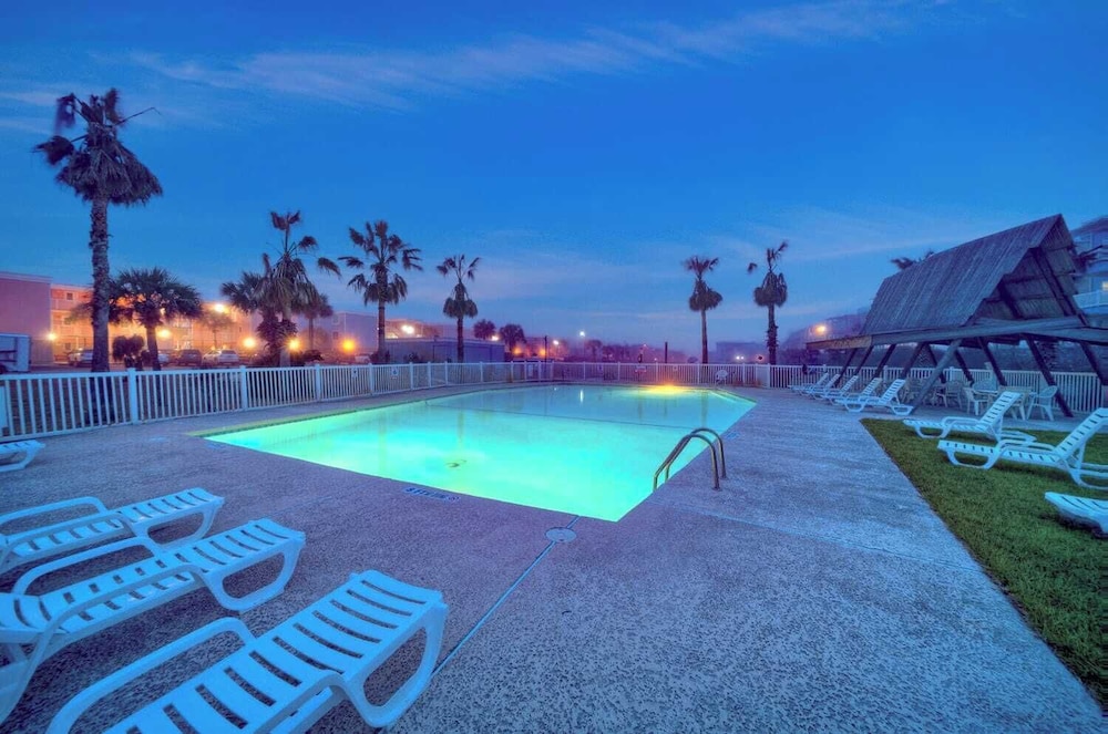 Gulf Views + Pools, Tennis, Pickleball & Beach Access Awesome Beachfront by Avantstay