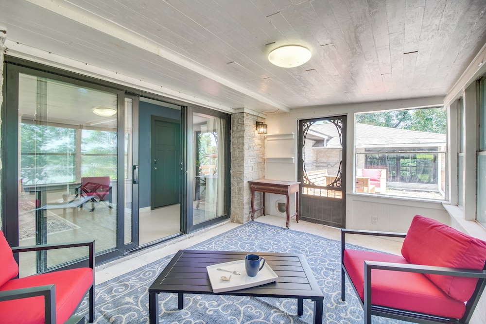 Waterfront Hot Tub - Luxe Home on Grand Lake!