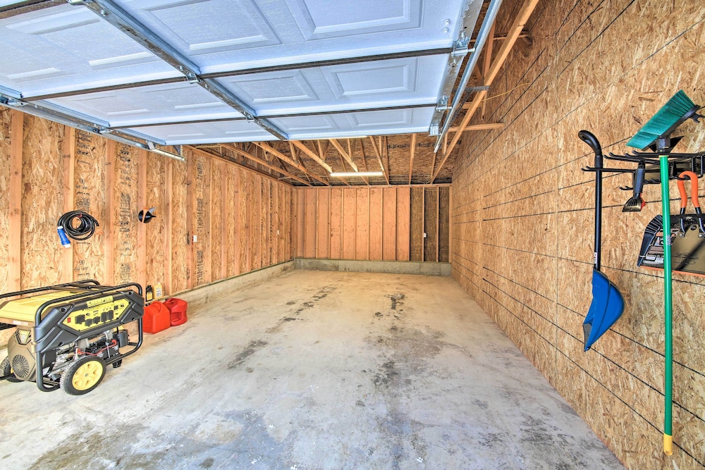 Elegant Priest Lake Townhome  1 Mi From Lake - Property Image 14