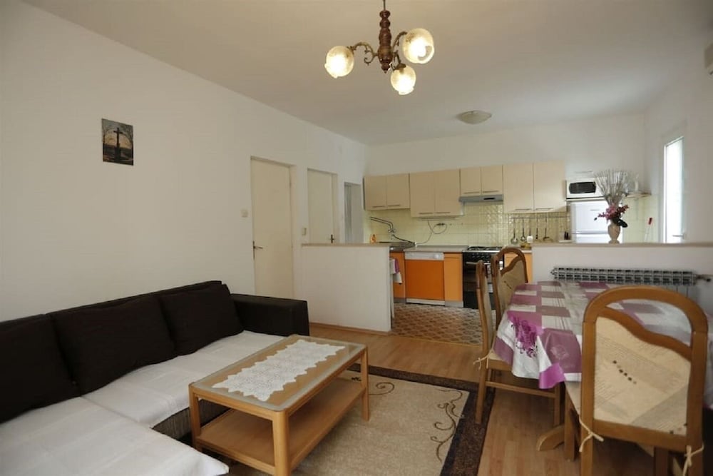 Dina - 3 Bedrooms - A1 view 5