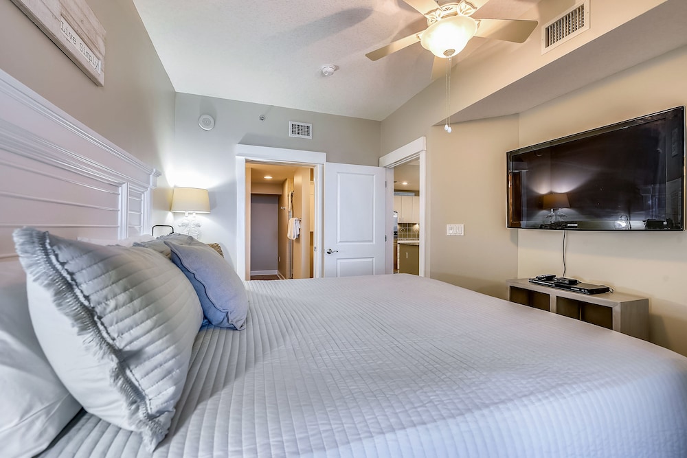Grand Panama Beach Resort by Book That Condo