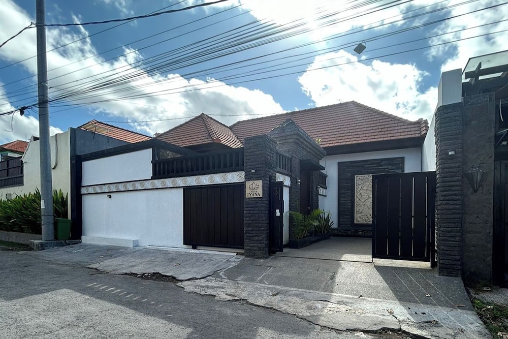 Iyana Villa By Zuzu