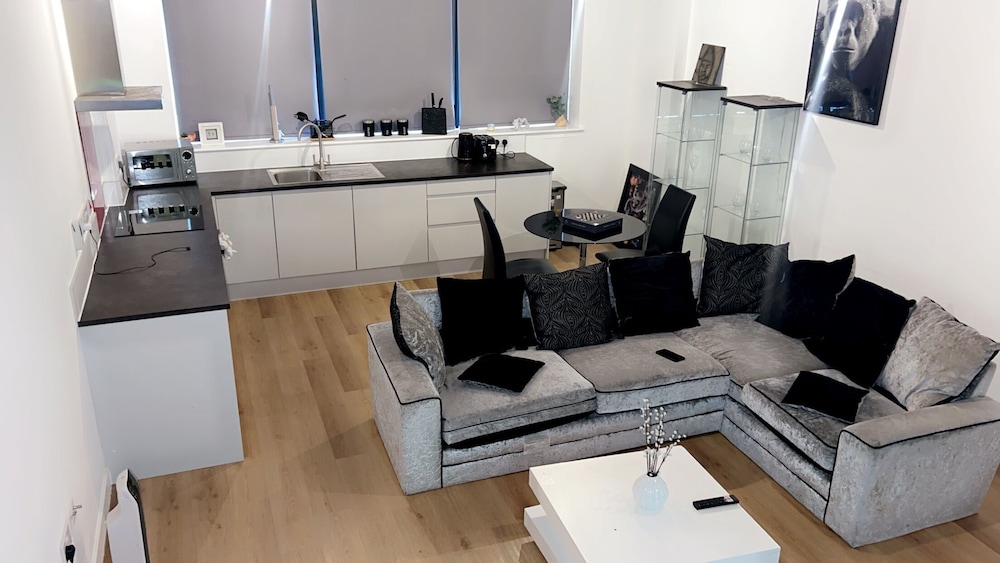 Cozy West Bromwich Apartment by High Street