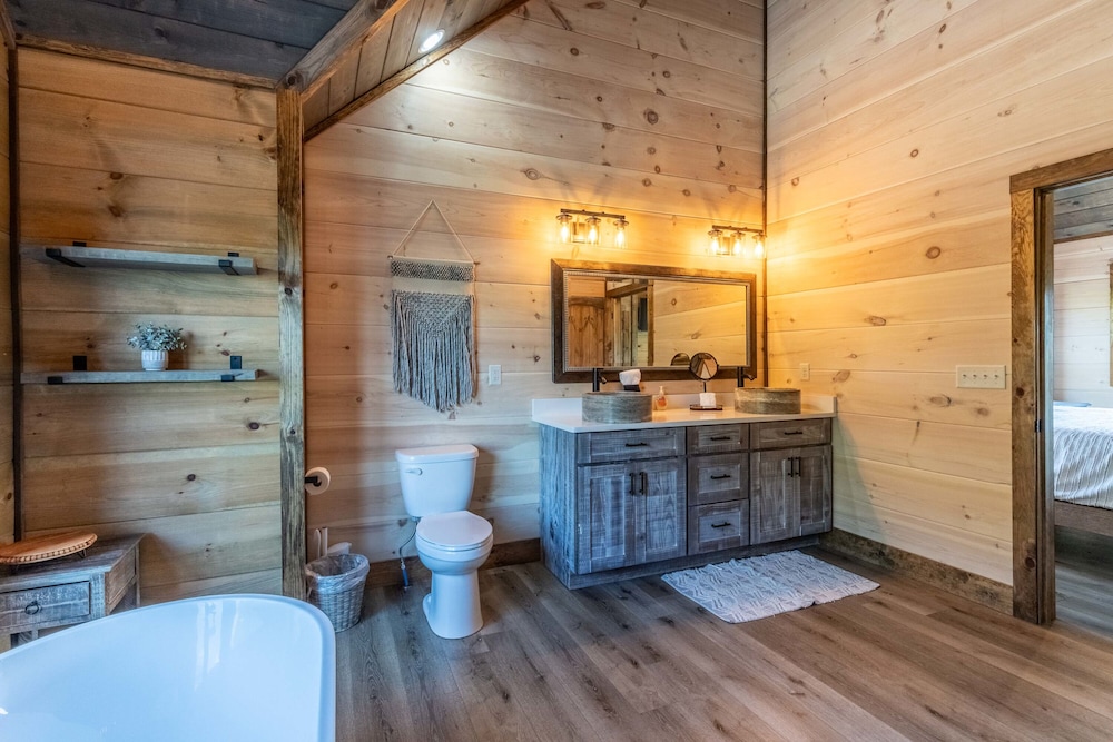 Raccoon Ridge Retreat - Gatlinburg Mountain Escape
