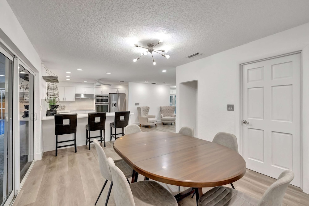 Waterfront Paradise Chic 3 BDR