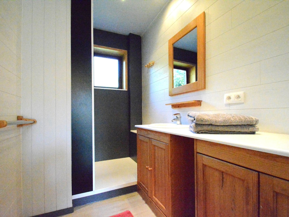 Luxury Pet Friendly Chalet in Bièvre near Forest