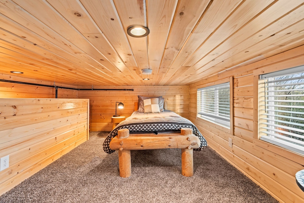 NEW Moondance Majestic Mini Cabin Cathedral Rock