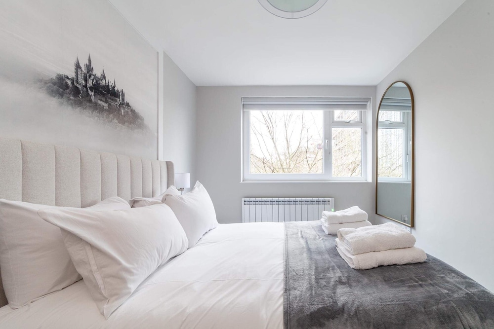 Excellent 3-bed Flat In Elephant & Castle