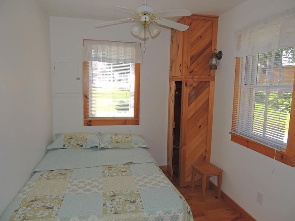 Angel Rock Waterfront Cottages and Vacation Homes