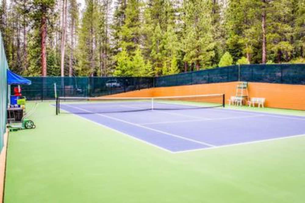 Golden Summit by Avantstay Stunning Secluded Cabin w Access to Tahoe Donner