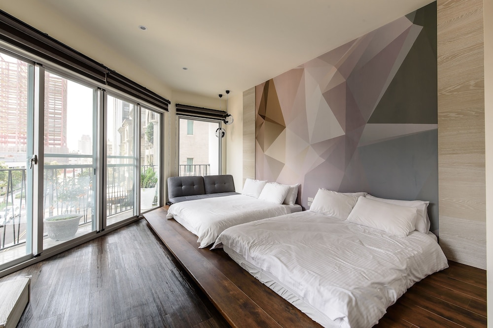 Treehouse Hostels