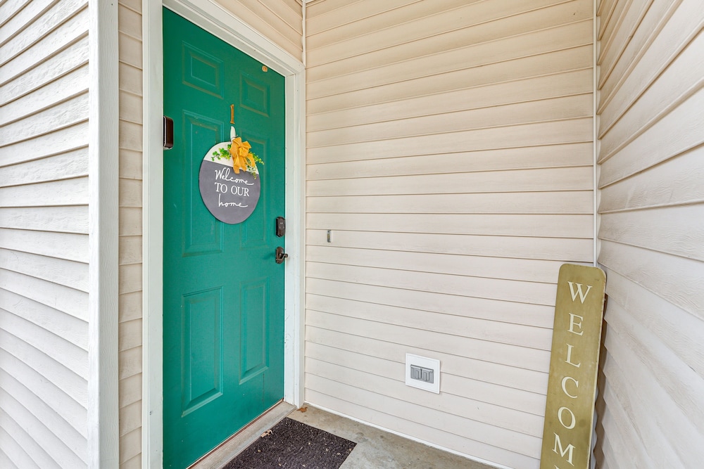Inviting Condo w/ Pool Access, Near Branson Strip! view 5