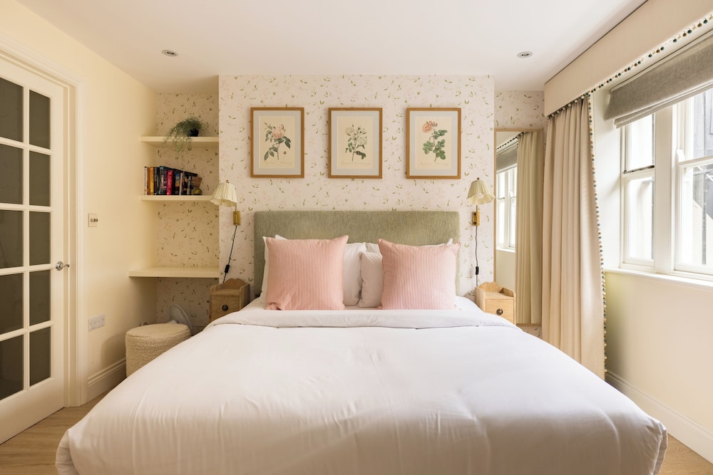 The Chelsea Abode - 4bdr Home With Terrace