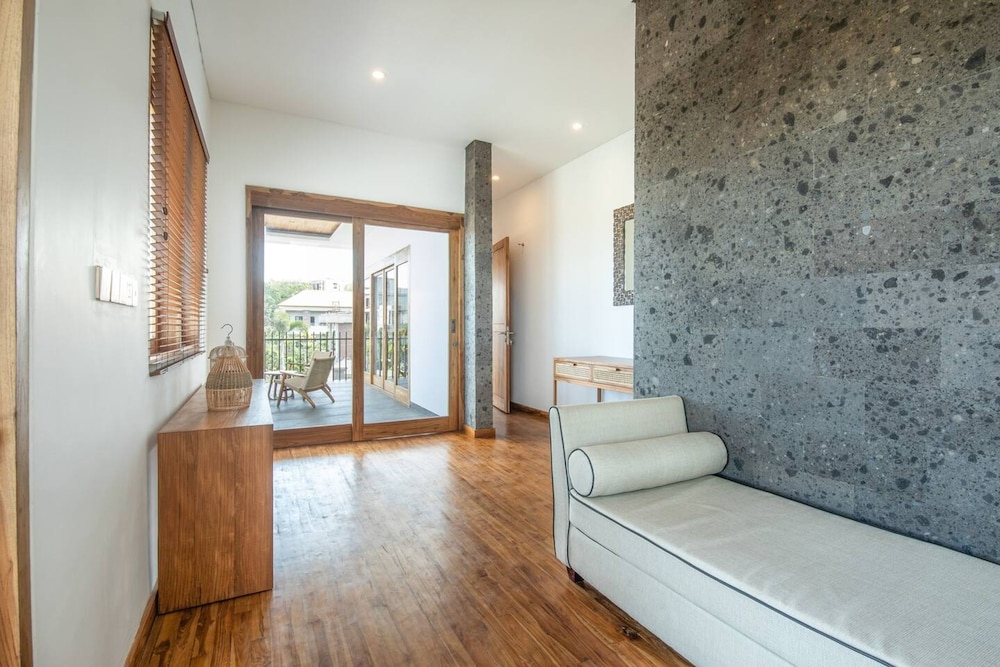 Breeze Opulent 6 BR in With Ocean View 5 Mins to Savaya
